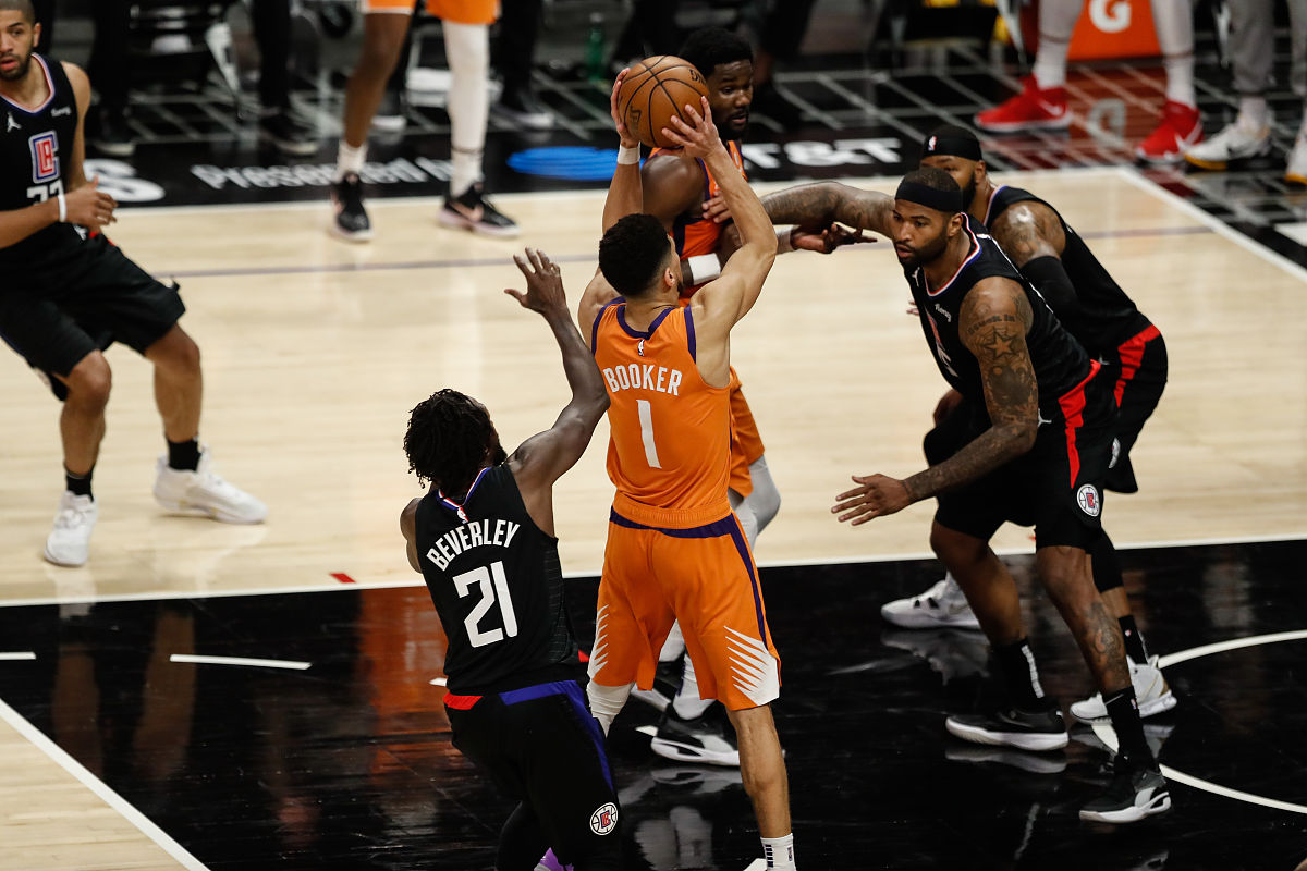 包含加拿大男篮完胜篮网，浓眉制霸全场的词条