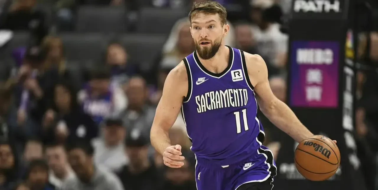 关于快船血洗勇士B队，瓦兰丘纳斯完成帽子戏法的信息