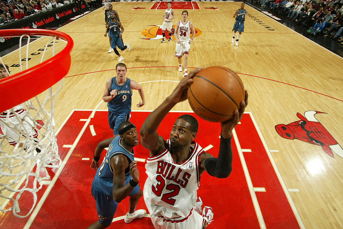 关于篮球比赛精彩剧透引发球迷狂热的信息