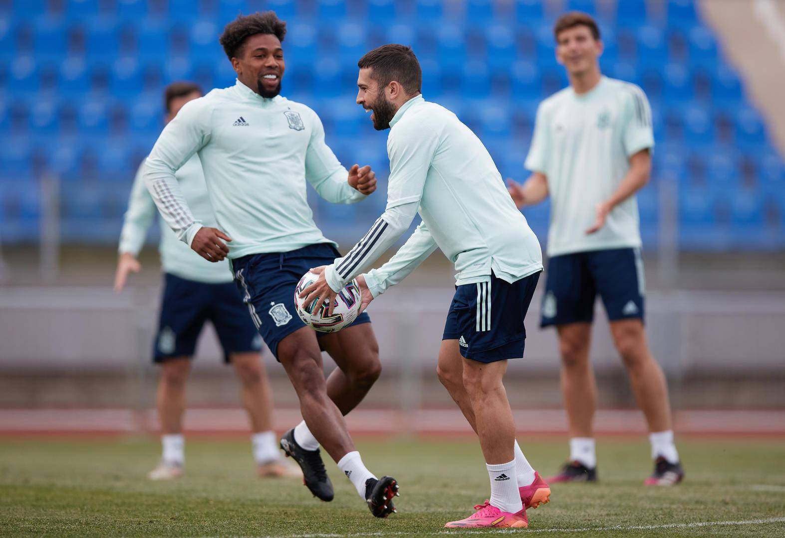 蓝铁砧球员加强防守，成功力挫对手的简单介绍