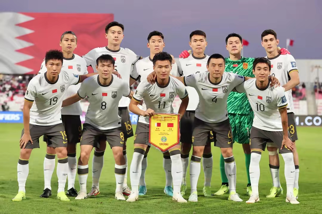 包含职业足球比赛中球队士气高涨的词条