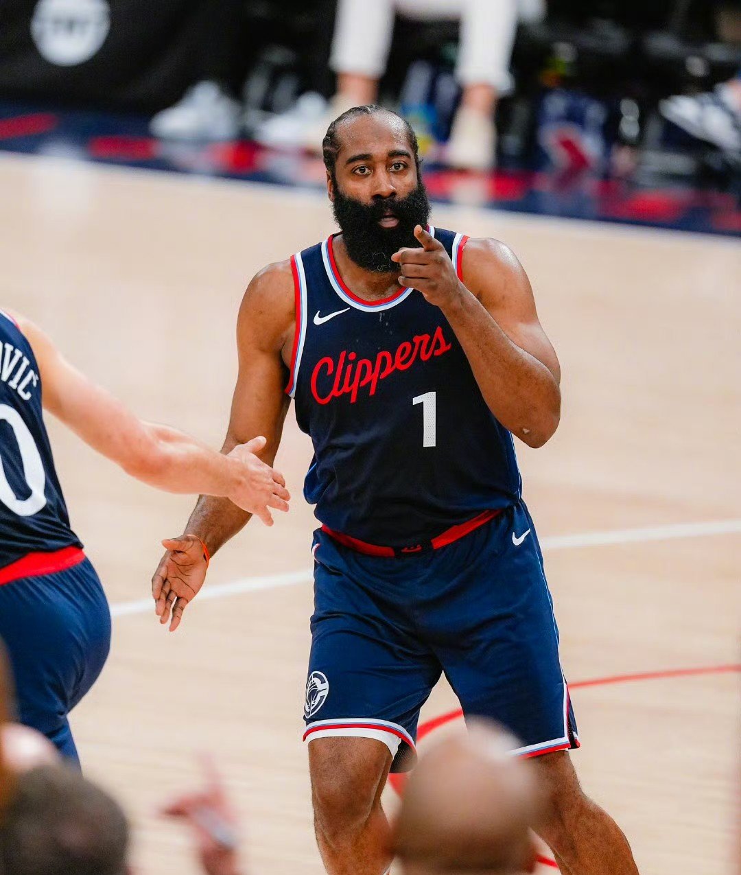 快船惊险取胜掘金，停止连败势头的简单介绍