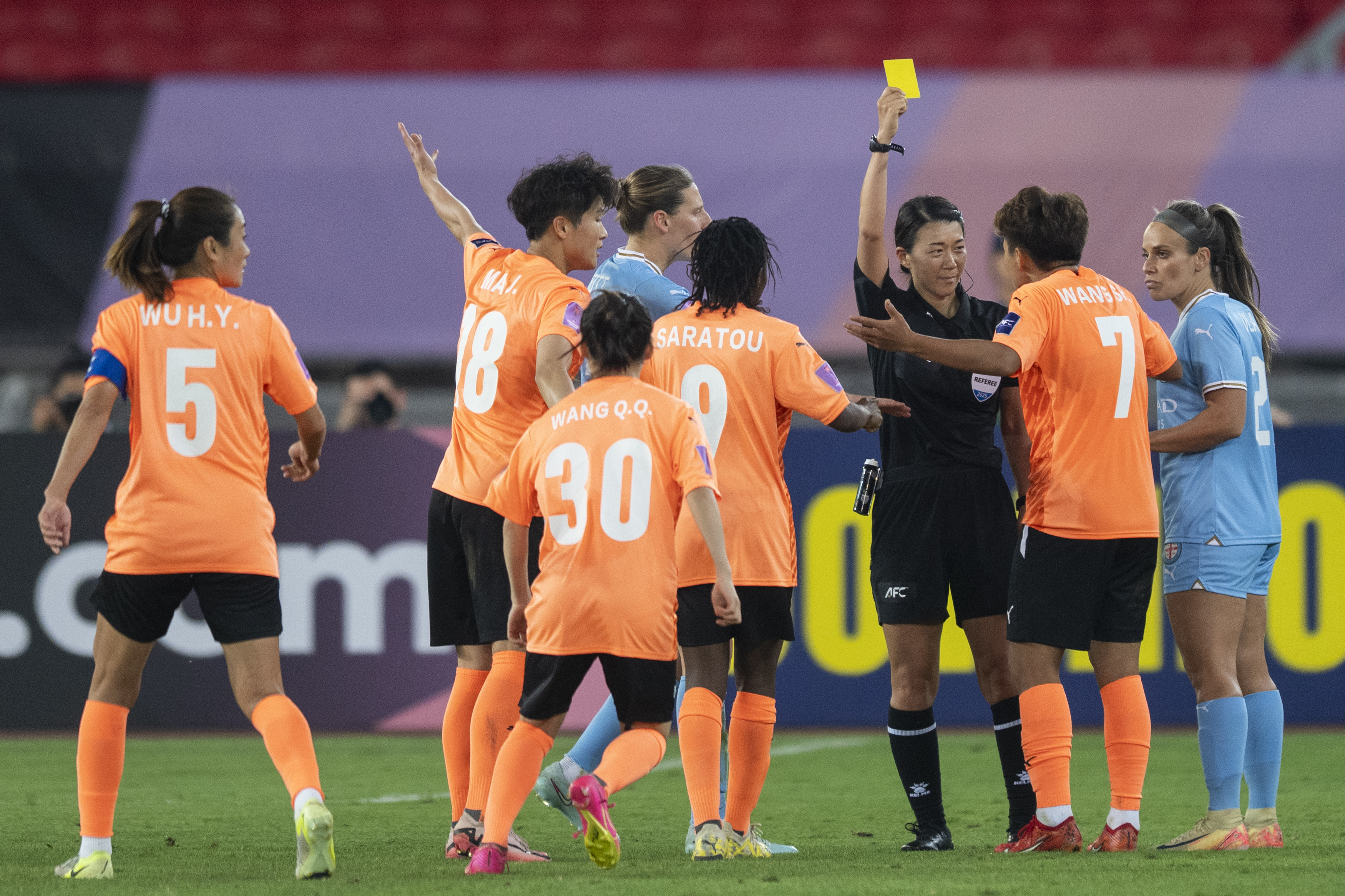 法国女足再度夺冠,引领潮流 法国女足再度夺冠,引领潮流