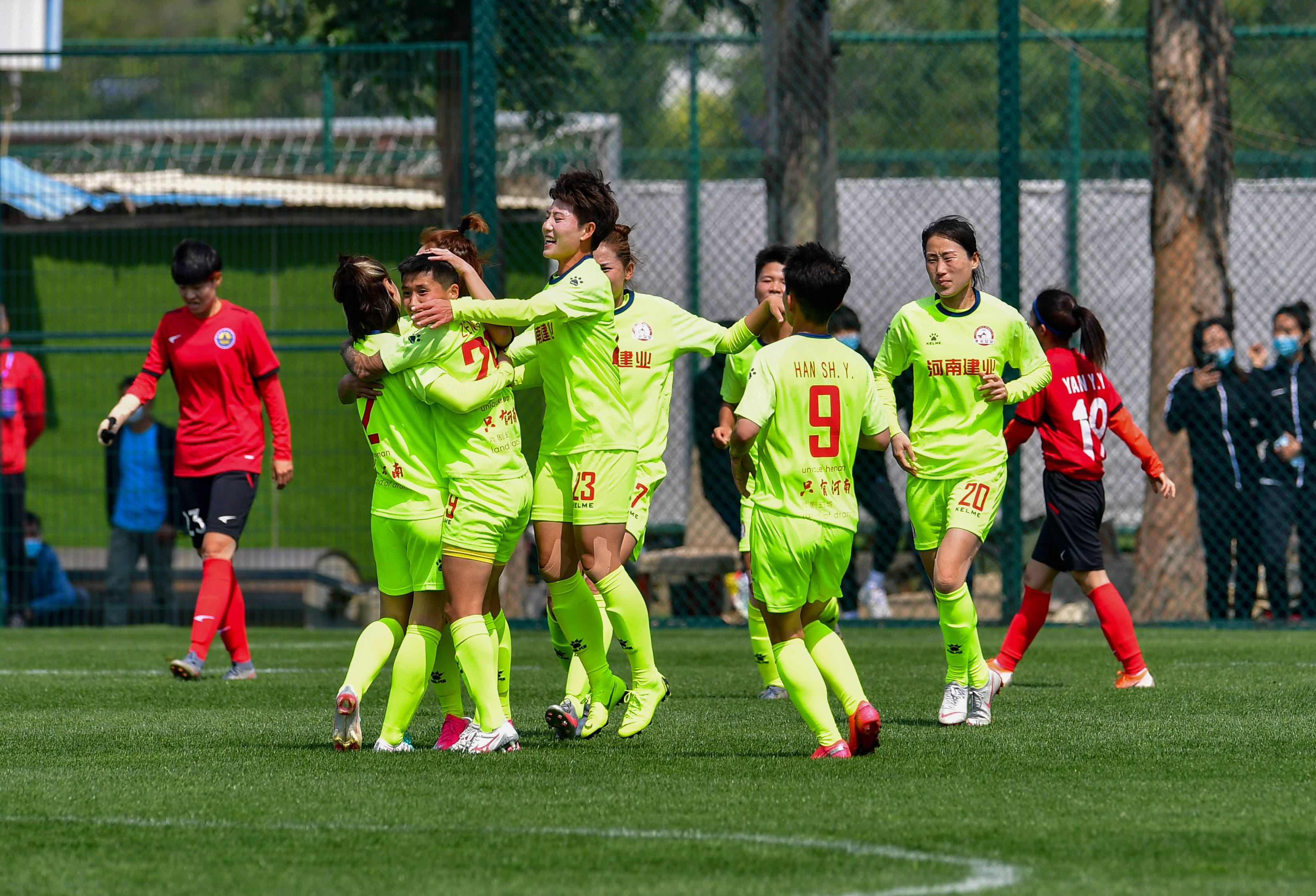 爱游戏官方入口-关于河南建业苦战三小时，终获宝贵一分的信息