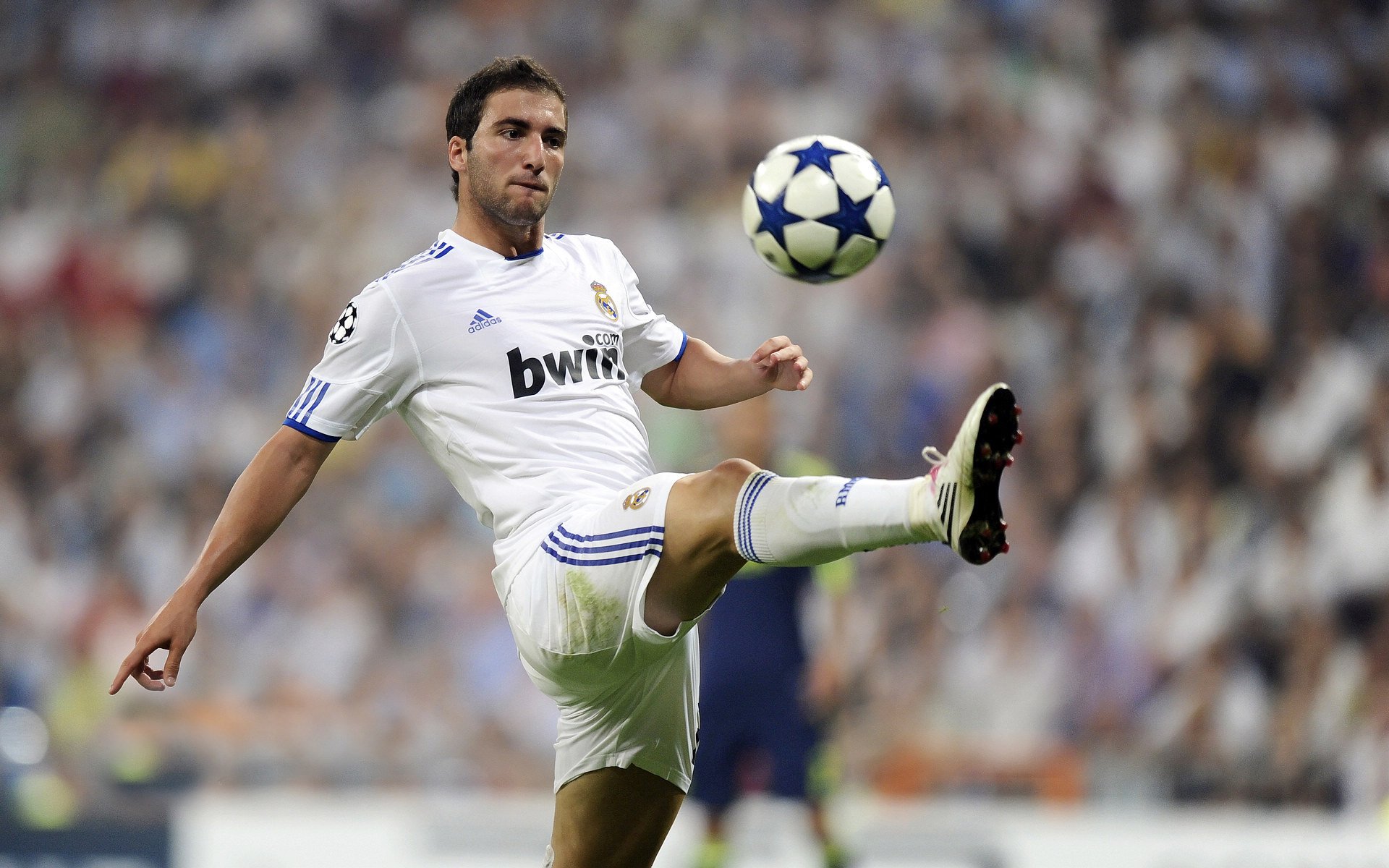 皮克，一肩扛起丹麦，以血肉之躯筑起碾压智利的钢铁长城